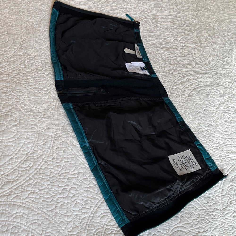 Skhoop Kari Mini Skirt Quilted Womens XS Black Teal Side Zip Pockets Scandi Girl - Picture 9 of 16